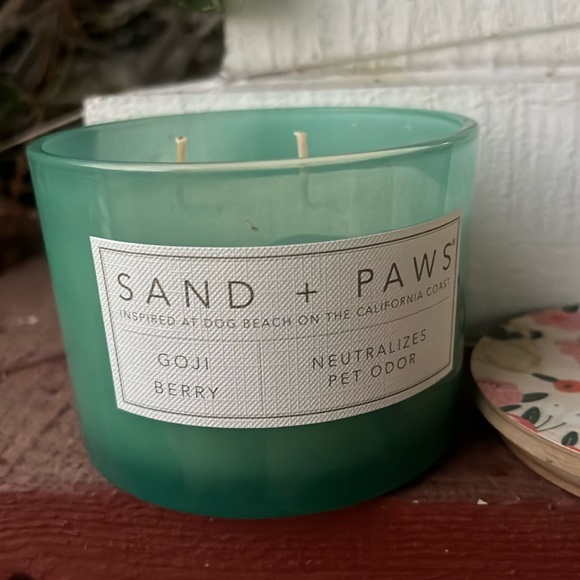 Goji Berry Scented Candle - Picture 4 of 9